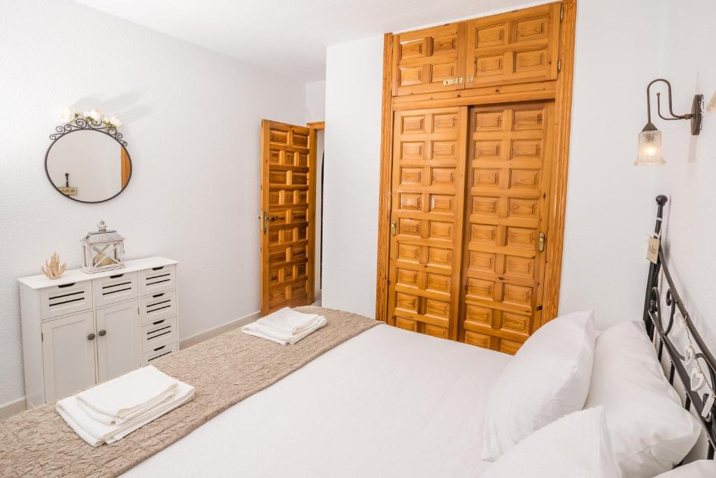 A bed or beds in a room at Casa Frederyk