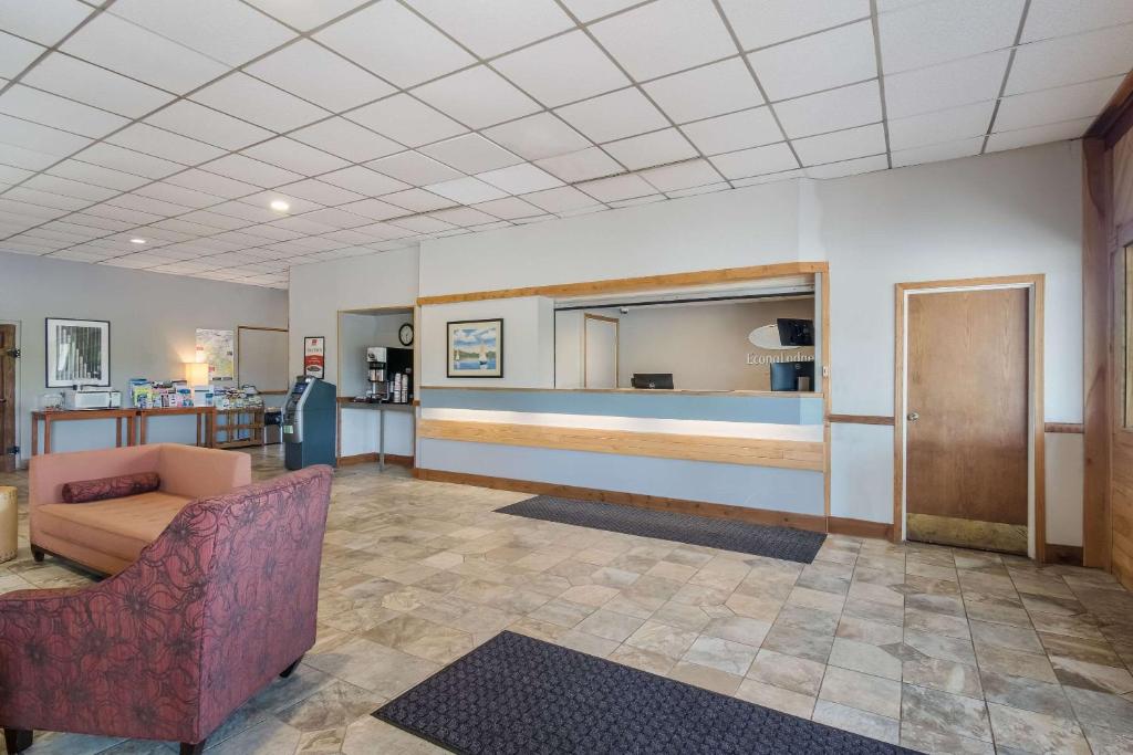 a waiting room with a couch and a table at Clarion Inn in Hurley