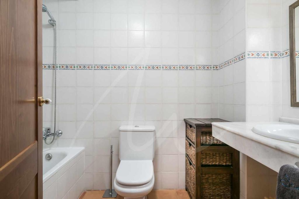 Kúpeľňa v ubytovaní Aiguamoig by SeaMount Rentals