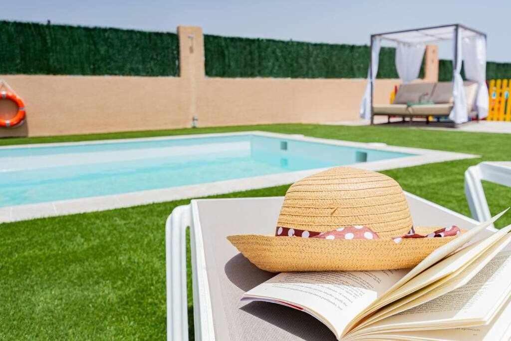 The swimming pool at or close to Villa Mini Golf