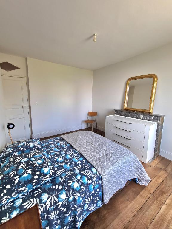 Posteľ alebo postele v izbe v ubytovaní Les Hauts de St Jacques maison d'exception 300m2, jardin arboré 2000m2