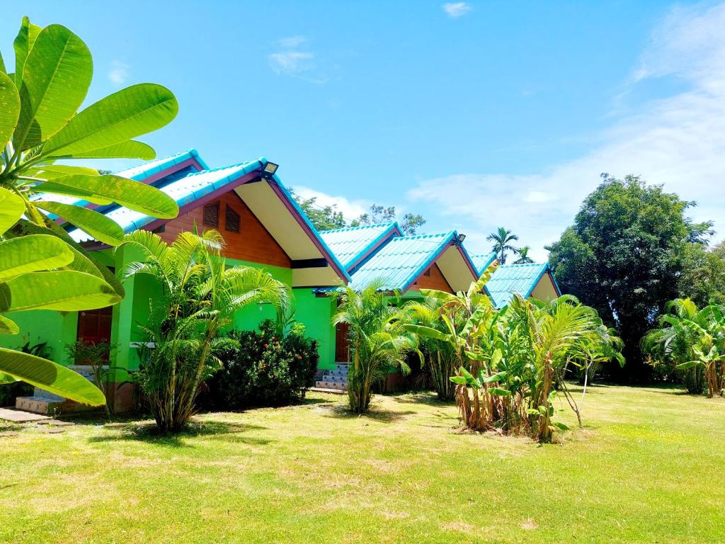 Zahrada ubytování Papaya Cottage Koh Chang