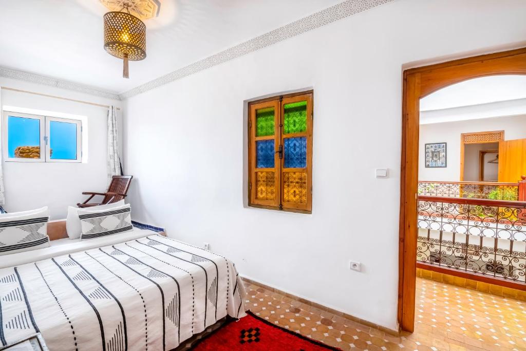 Riad Kafila - Habitación Doble Con Sofá Y Ventana Al Mar N°4