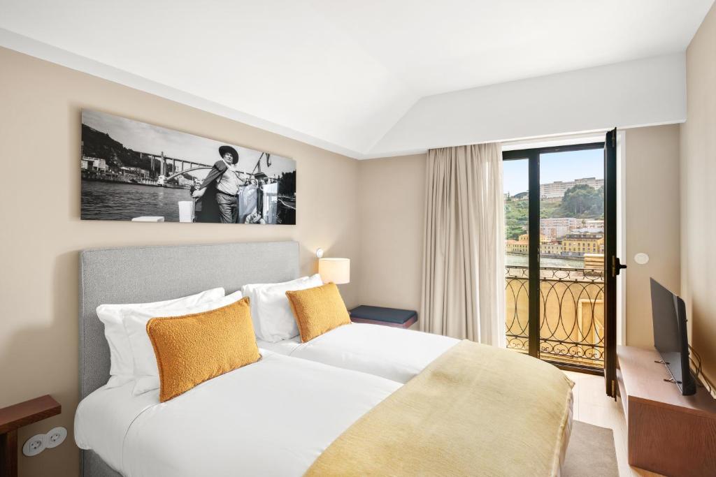 a hotel room with a bed and a balcony at 108MM House in Porto