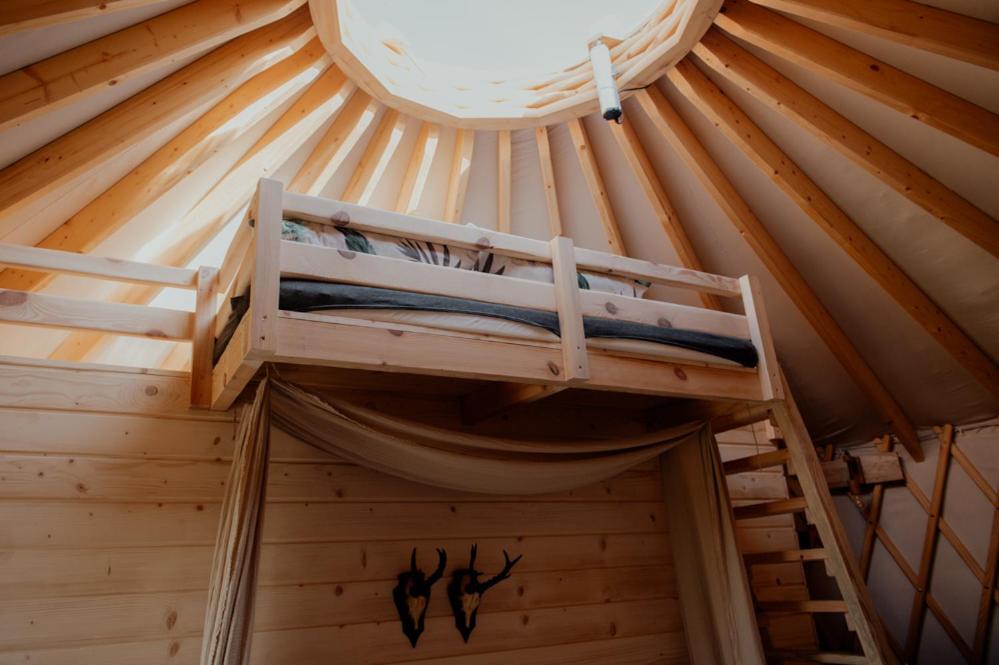 Fotografie z fotogalerie ubytování Jurty z widokiem, prywatna balia- DZIKOLAS GLAMPING v destinaci Krasnobród