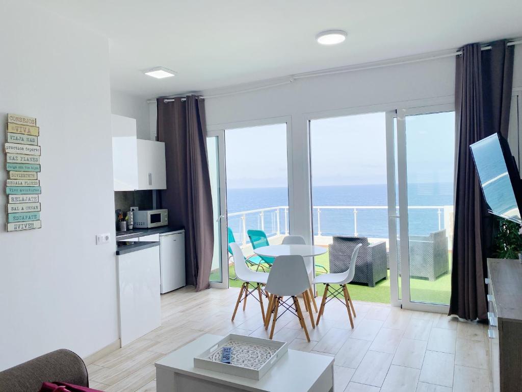 HomeForGuest The Cliff House Gran Canaria with Sea views