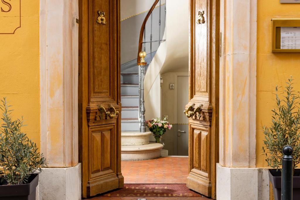 Les Quatre Dauphins - Resim 30