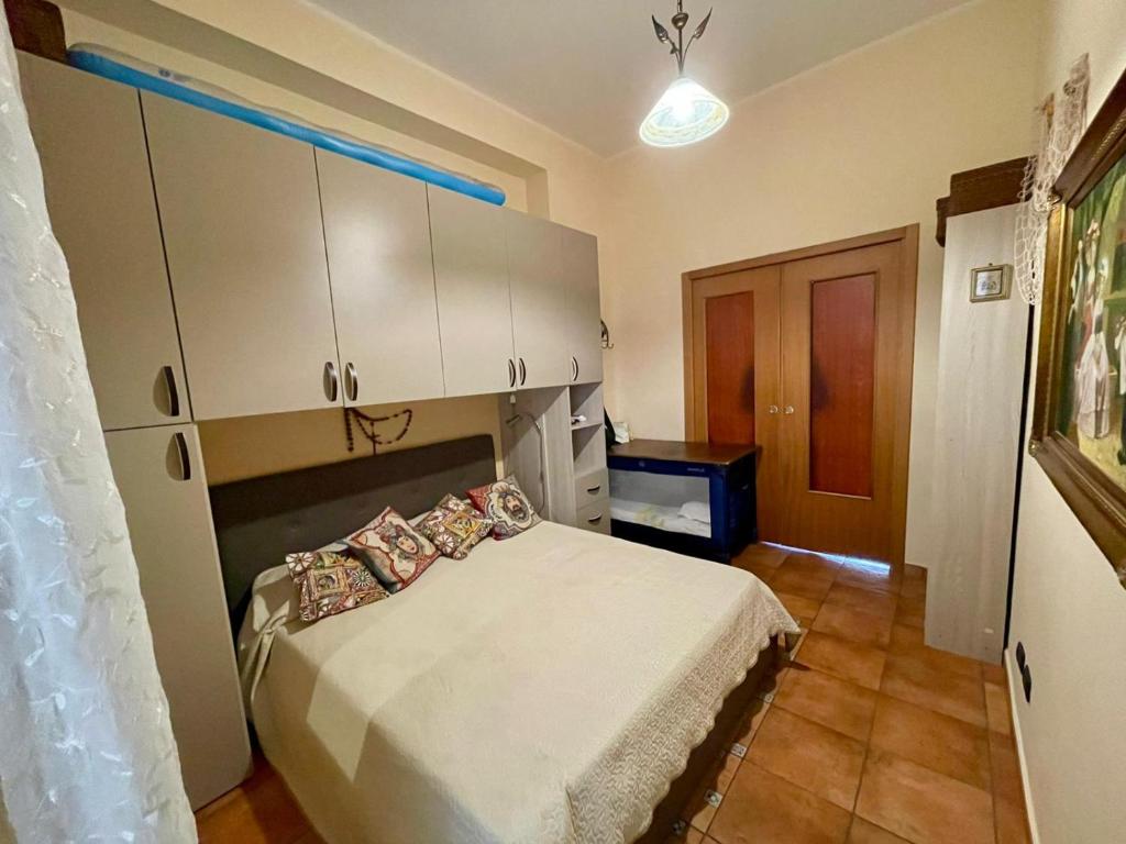 Łóżko lub łóżka w pokoju w obiekcie Nice Sicily Little family home