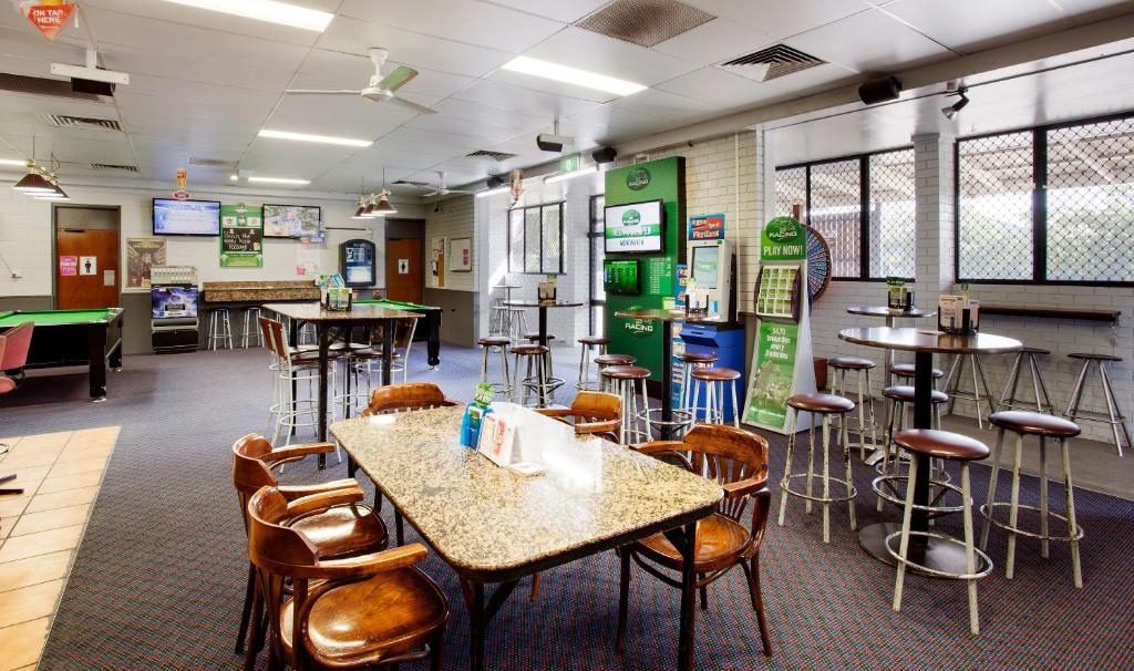 Upper Ross Hotel - Resim 13