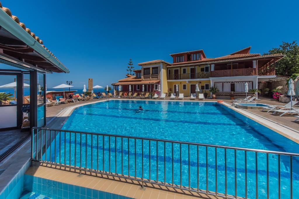 Bazén v ubytování Sea View Village nebo v jeho okolí