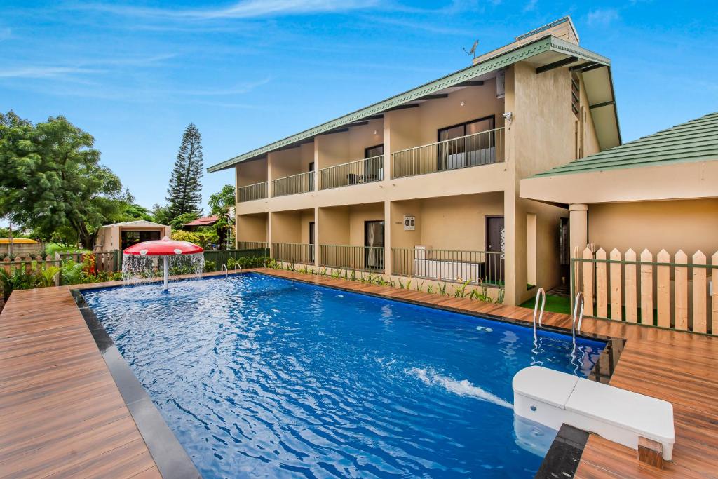 SaffronStays Amaltas, Nashik pool villa with huge lawns perfect for