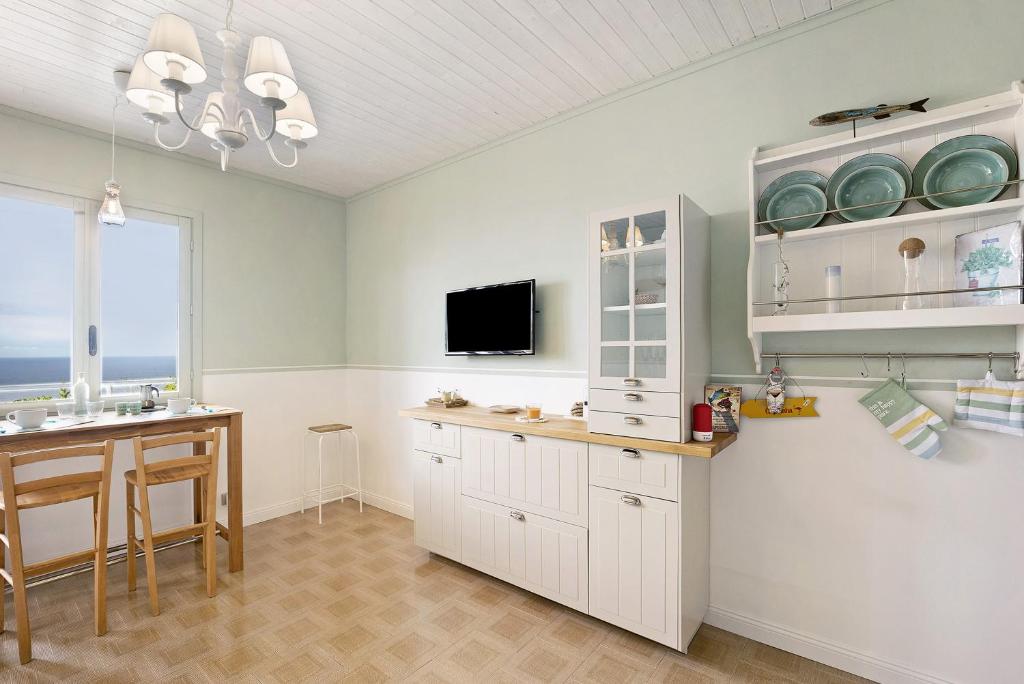 Kuchyňa alebo kuchynka v ubytovaní Casa Salviamare