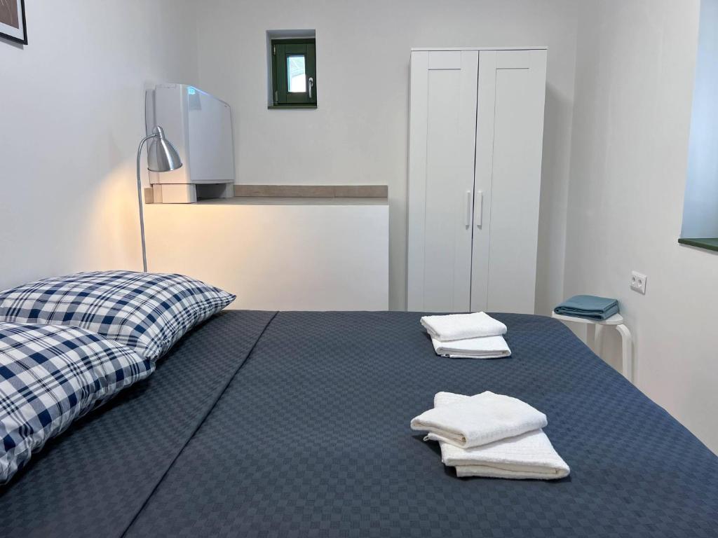 Postel nebo postele na pokoji v ubytování Lujza Apartman