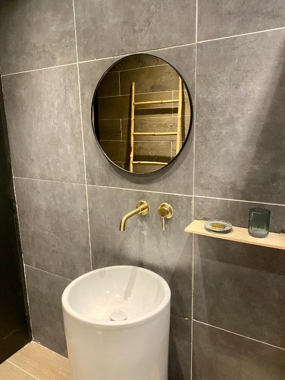 Kúpeľňa v ubytovaní SV - l’Experience Design Duplex in Marseille