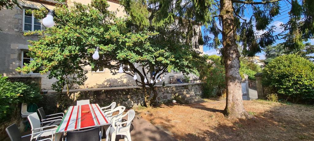 Vonkajšia záhrada v ubytovaní Les Hauts de St Jacques maison d'exception 300m2, jardin arboré 2000m2