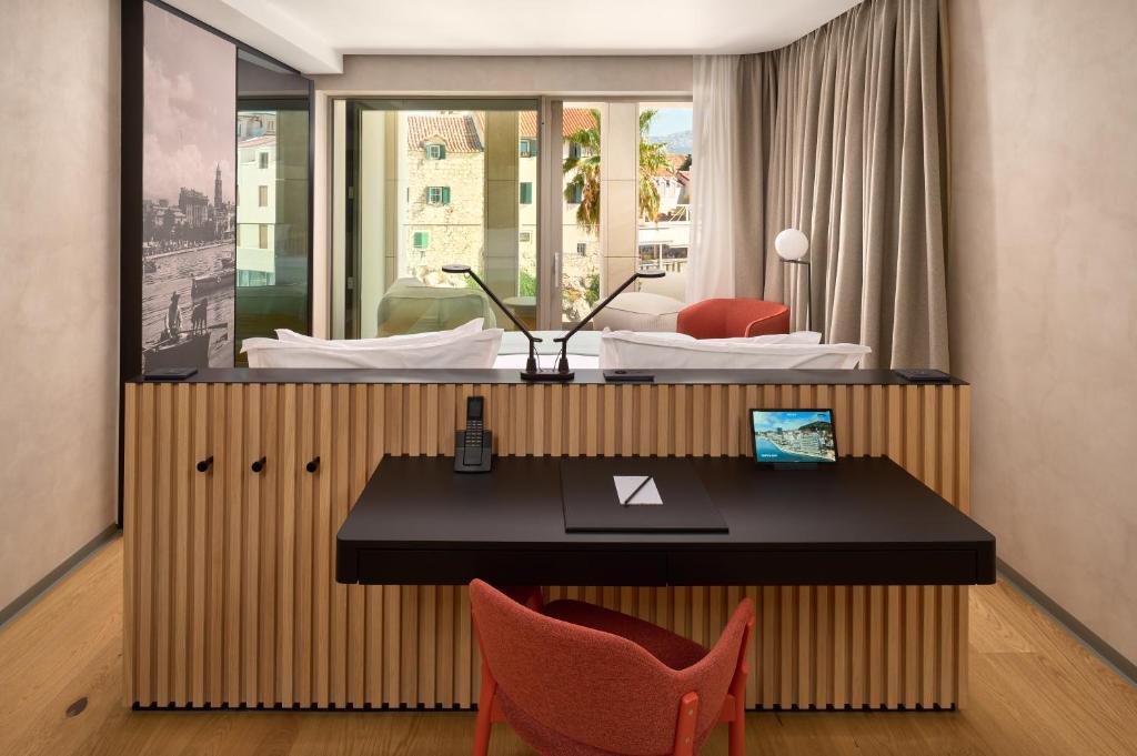 
Premium Twin Room with Balcony and City View
