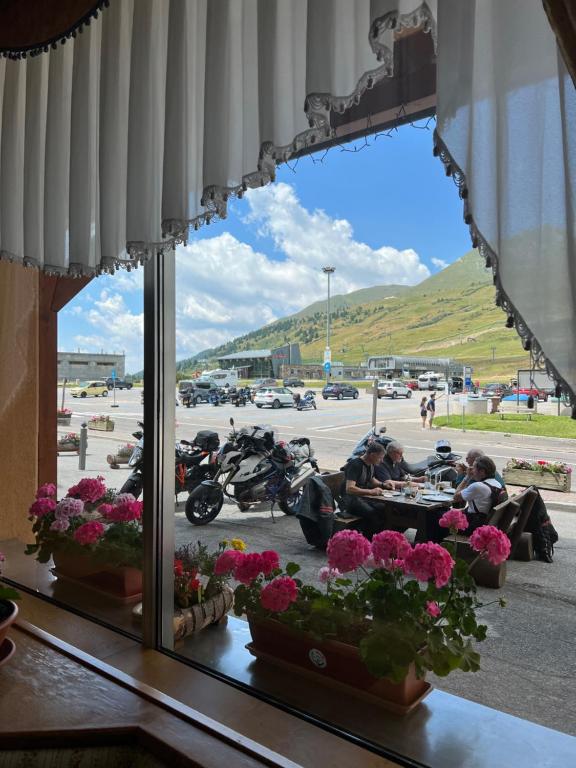 Nespecifikovaný výhled na hory nebo výhled na hory při pohledu z hotelu