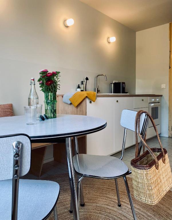 Kuchyň nebo kuchyňský kout v ubytování Maison Henri Namur