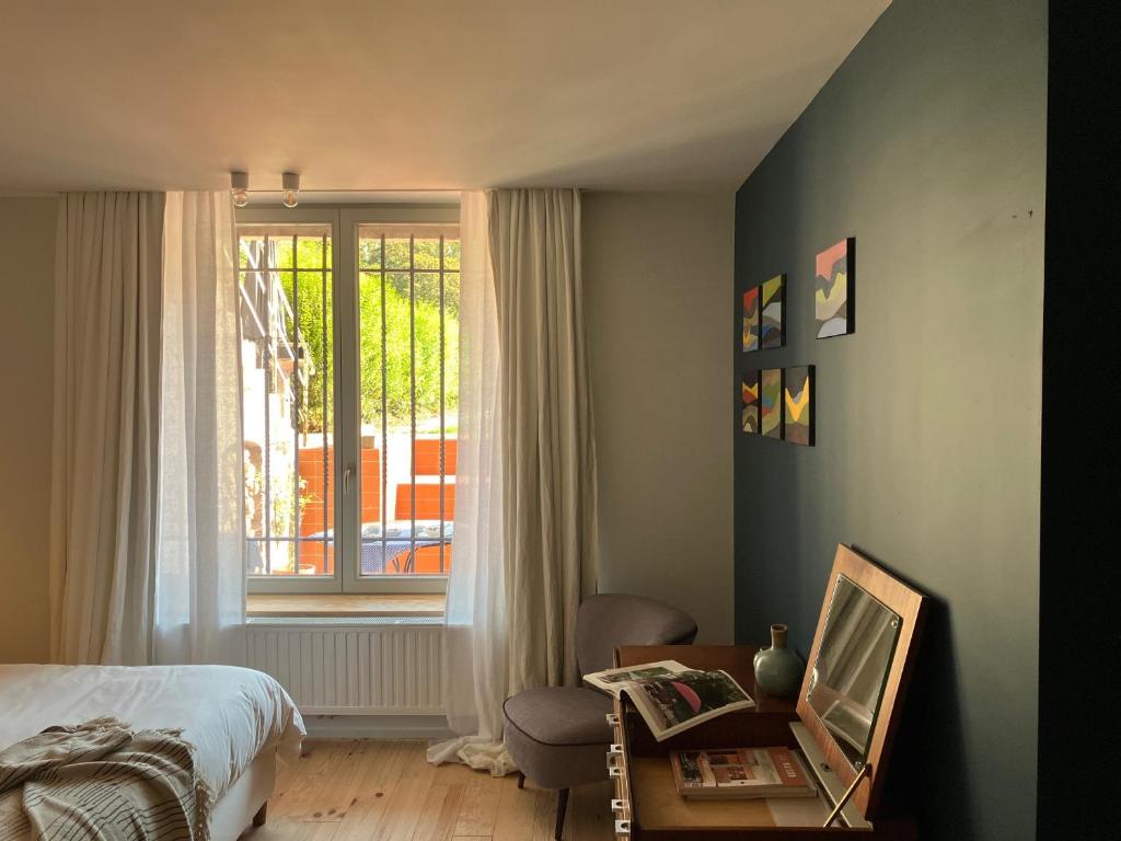 Postel nebo postele na pokoji v ubytování Maison Henri Namur