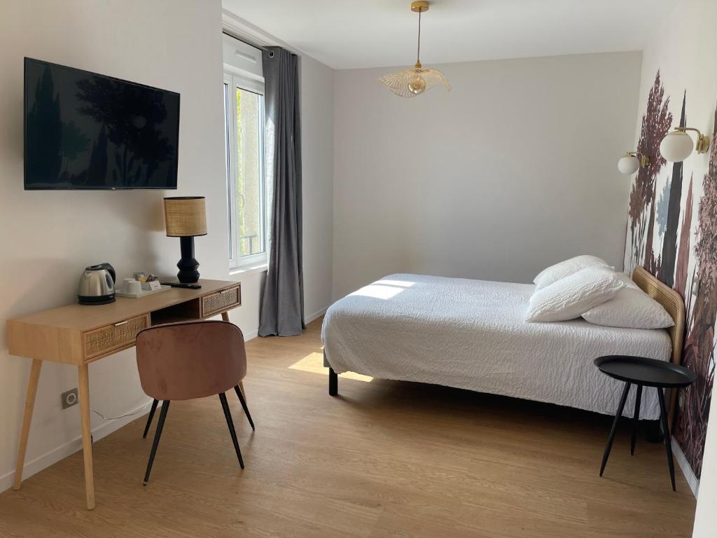 Postel nebo postele na pokoji v ubytování Hôtel de la Glane