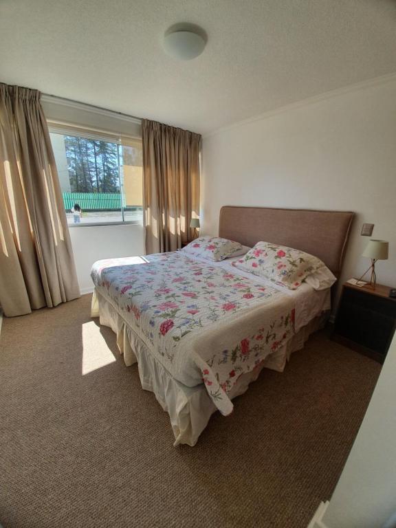 Postel nebo postele na pokoji v ubytování Hermoso Departamento