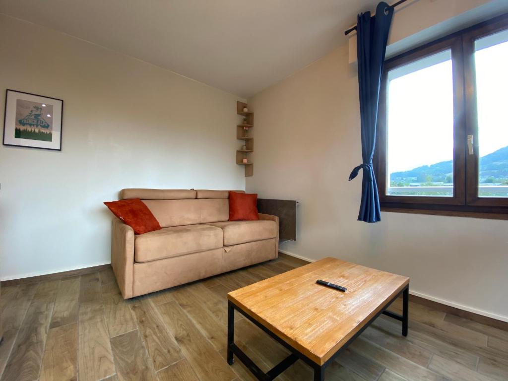 Część wypoczynkowa w obiekcie Le Malaga - parking & balcon, à 500m du lac !