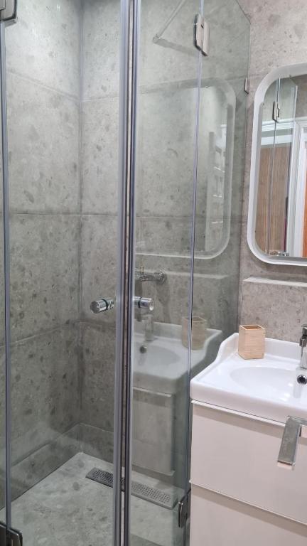Koupelna v ubytování appartement de luxe front mer à DAR BOUAAZA