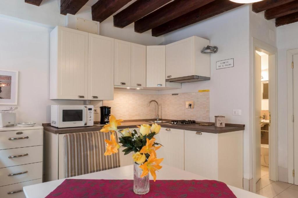 Η κουζίνα ή μικρή κουζίνα στο Ca Molin, appartamento vista canale