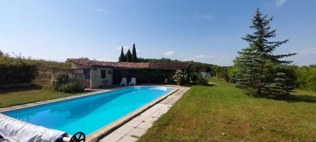 a villa with a swimming pool and a house at Les Gites de Campardon 