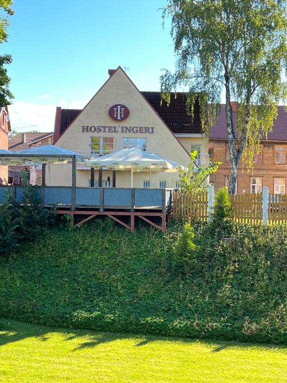 a house with umbrellas in front of a building at Hostel Ingeri in Viljandi