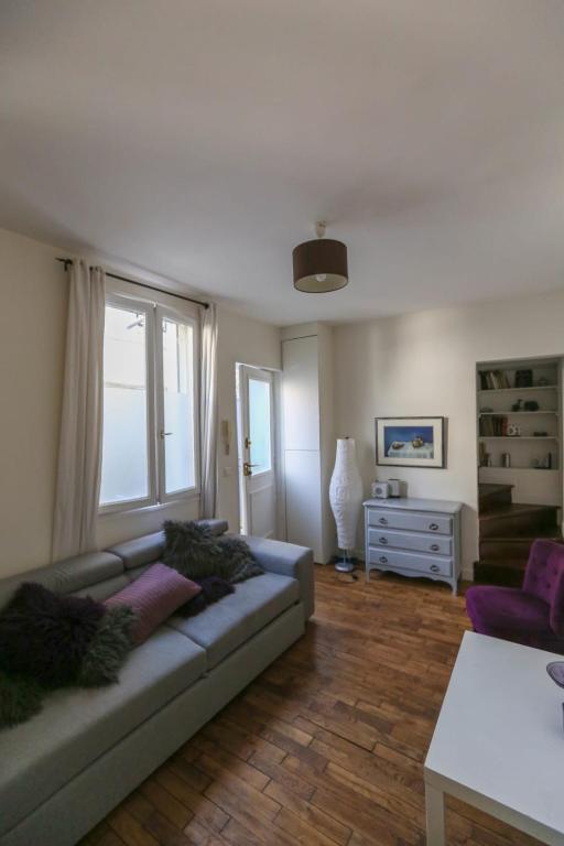 Apartment Nice 30m with garden furnished in Vincennes, France