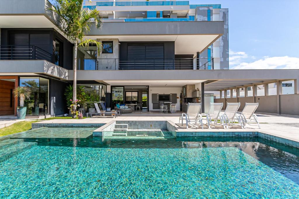 Holiday home Luxuosa mansão a 10 min da praia de Jurere RDB088 ...