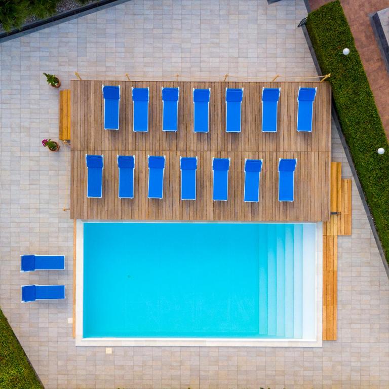 Bazén v ubytování ZAHRA AGRITURISMO nebo v jeho okolí