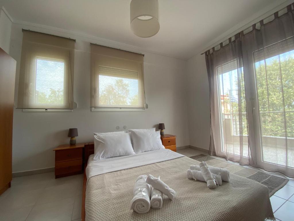Posteľ alebo postele v izbe v ubytovaní Efi’s Apartment Nea Michaniona