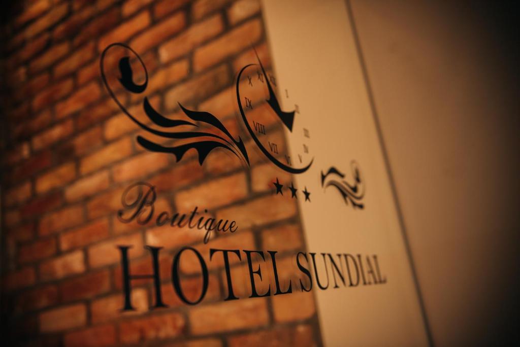 Certifikát, hodnocení, plakát nebo jiný dokument vystavený v ubytování Sundial Boutique Hotel