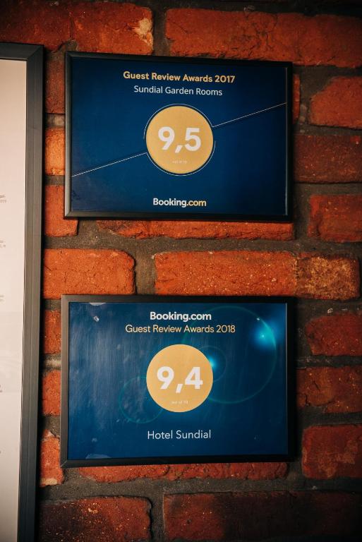 Certifikát, hodnocení, plakát nebo jiný dokument vystavený v ubytování Sundial Boutique Hotel