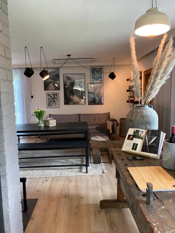 Fotografia z galérie ubytovania DAS ERWIN Design-Bungalow (Nähe Velden/Wörthersee) v destinácii Sankt Jakob im Rosental
