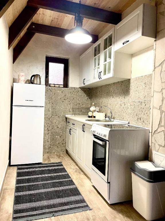 Kuchyň nebo kuchyňský kout v ubytování Lux Villas Zabljak