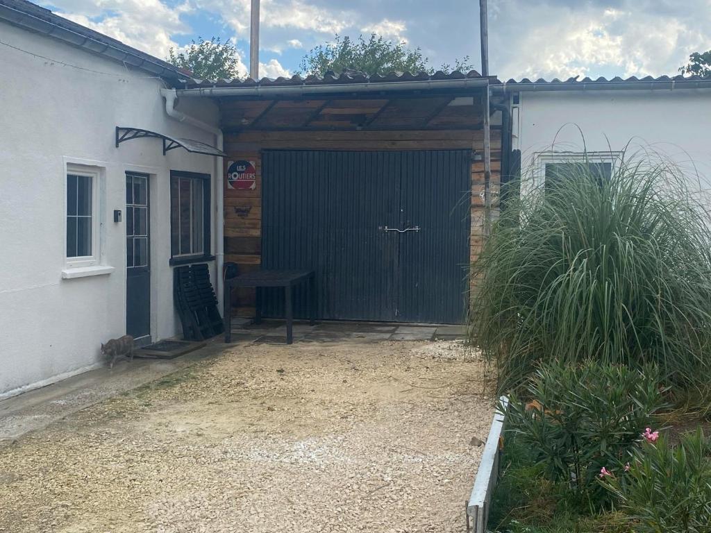 Petite maison, quartier calme. - One-Bedroom House