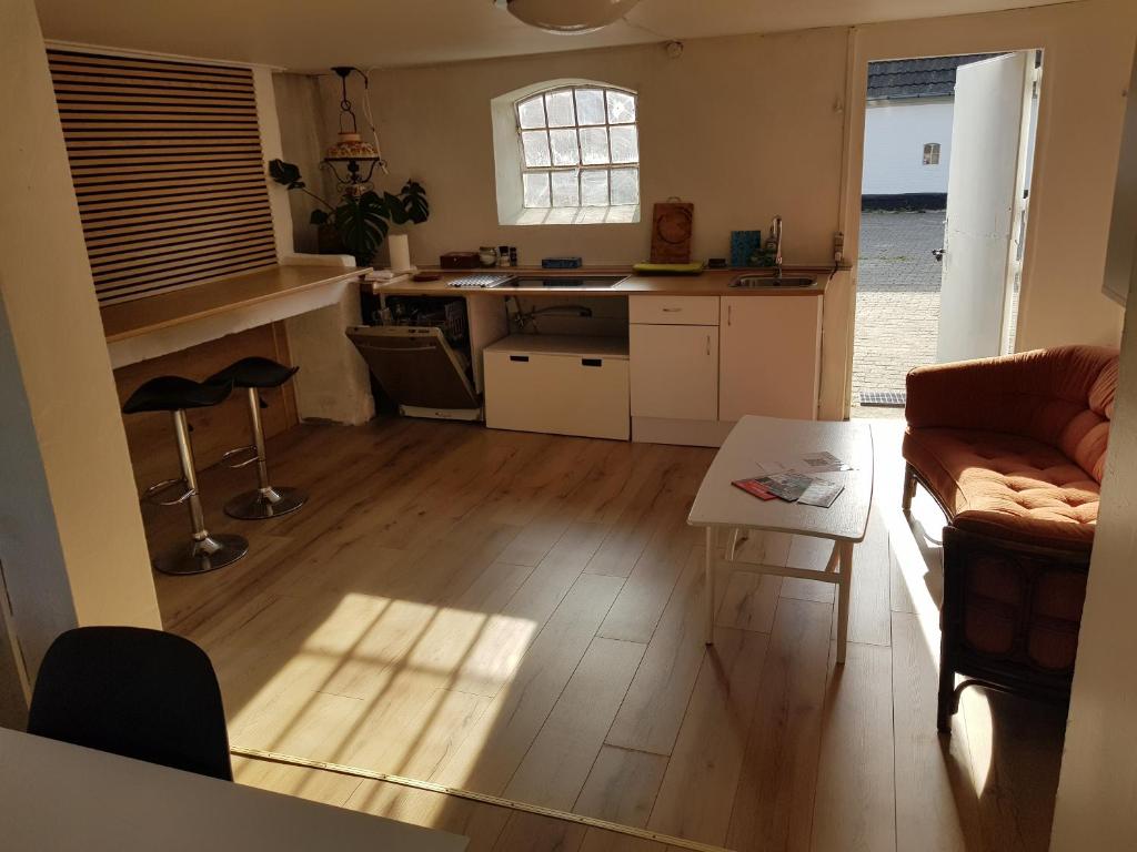 Kjøkken eller kjøkkenkrok på Trandafir Guesthouse