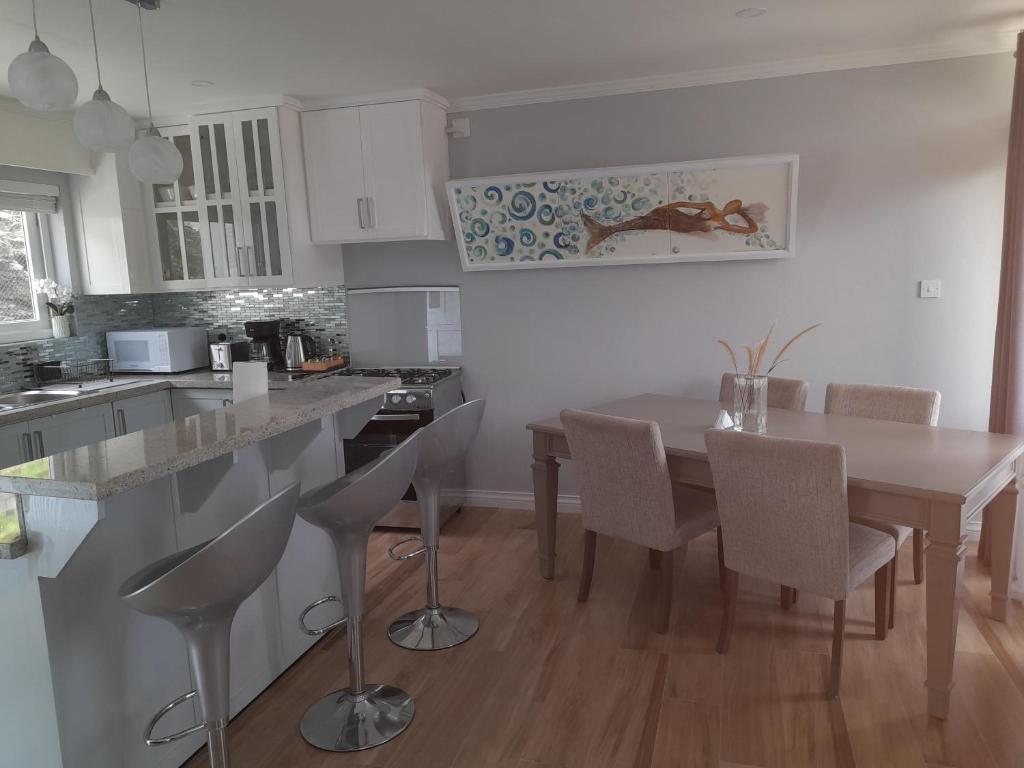 Kuchyň nebo kuchyňský kout v ubytování JemmRose Suites