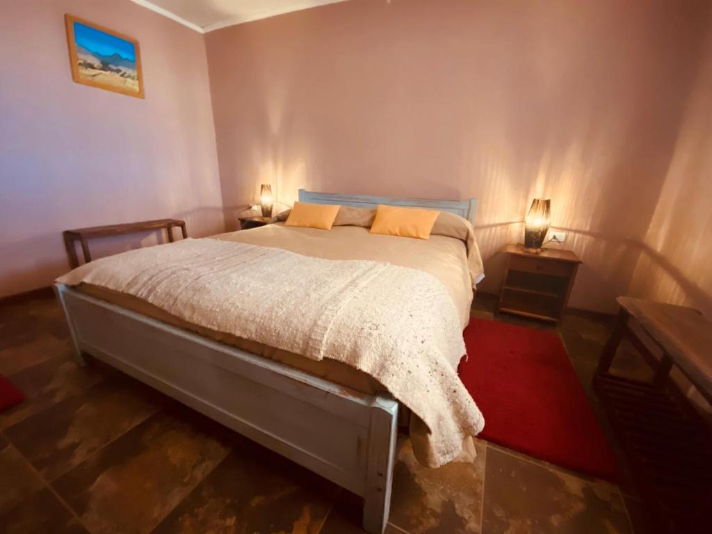 Postel nebo postele na pokoji v ubytování Hostal Katari