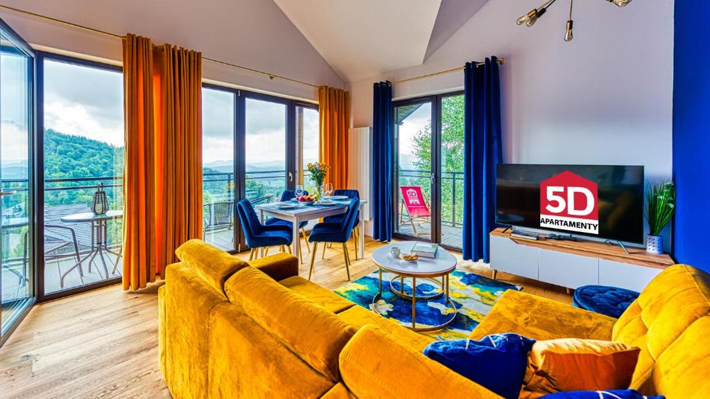 Televízia a/alebo spoločenská miestnosť v ubytovaní Apartament Penthaus Dwupoziomowy z Klimatyzacją i 2 Łazienkami - 5D Apartamenty