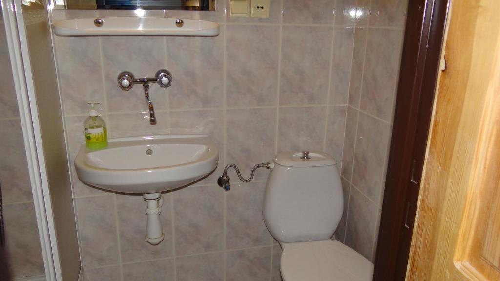 Koupelna v ubytování Ośrodek Wypoczynkowy "Hotel Korona"