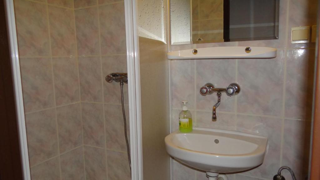 Koupelna v ubytování Ośrodek Wypoczynkowy "Hotel Korona"