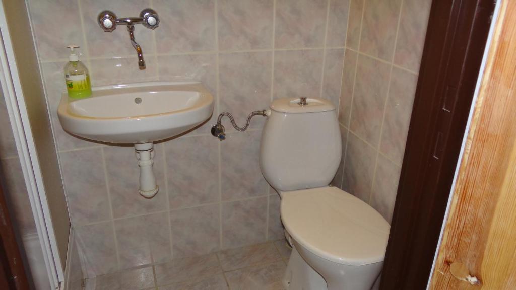 Koupelna v ubytování Ośrodek Wypoczynkowy "Hotel Korona"