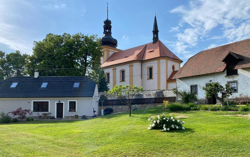Zahrada ubytování Relax apartmány na statku u Orlické přehrady