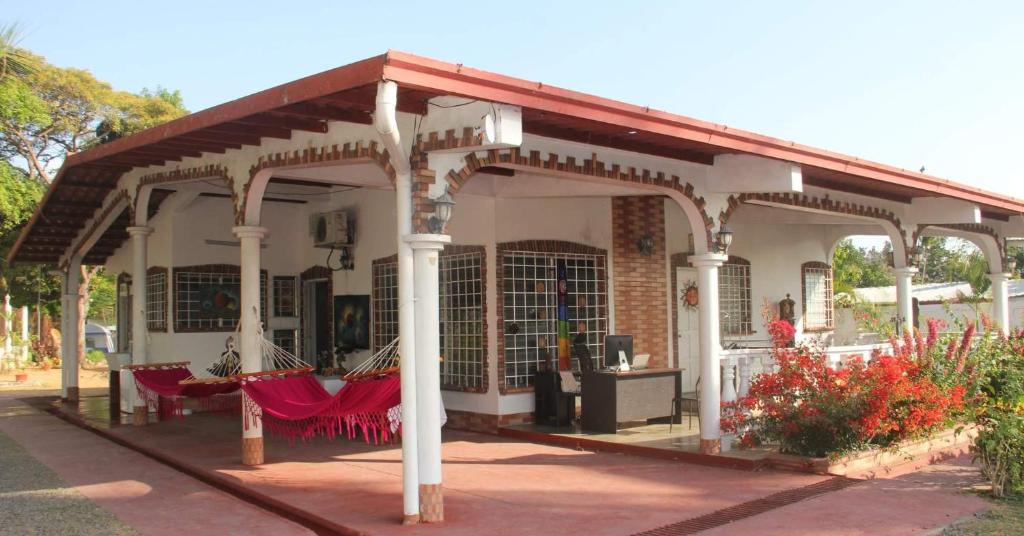 a house with a pavilion on a patio at Dharma Casa Holistica, Vivero, Yoga y Retiros in Chame