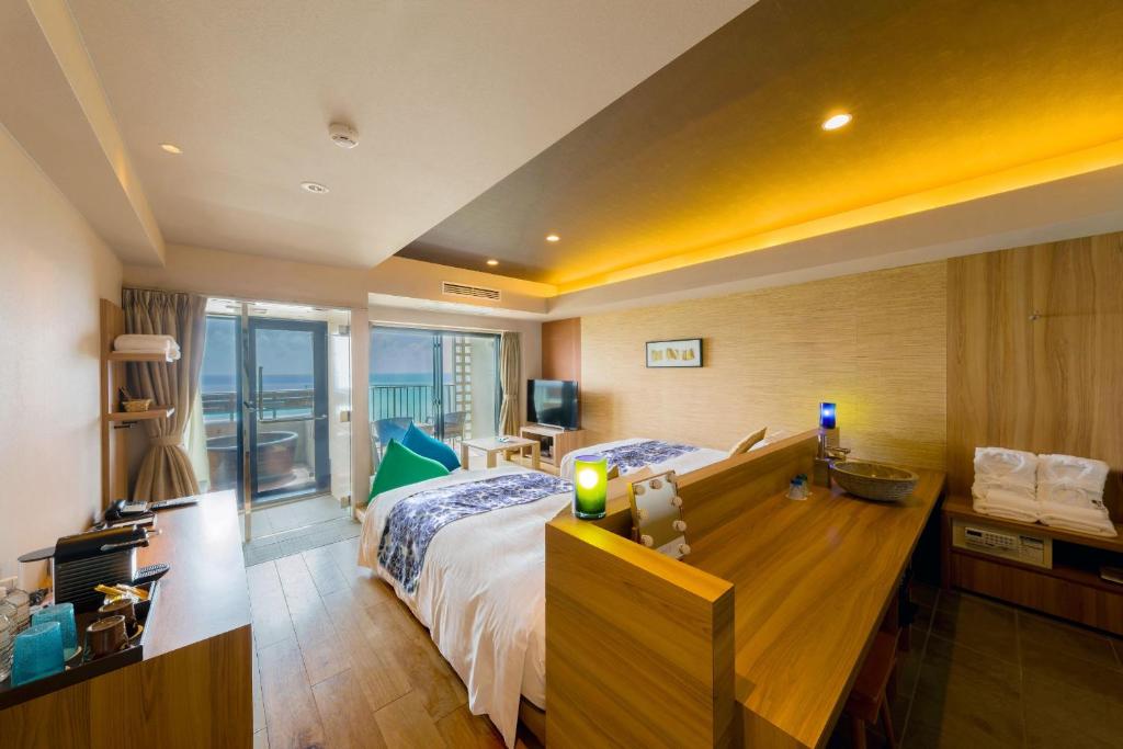 Postel nebo postele na pokoji v ubytování Senagajima Island Resort & Spa