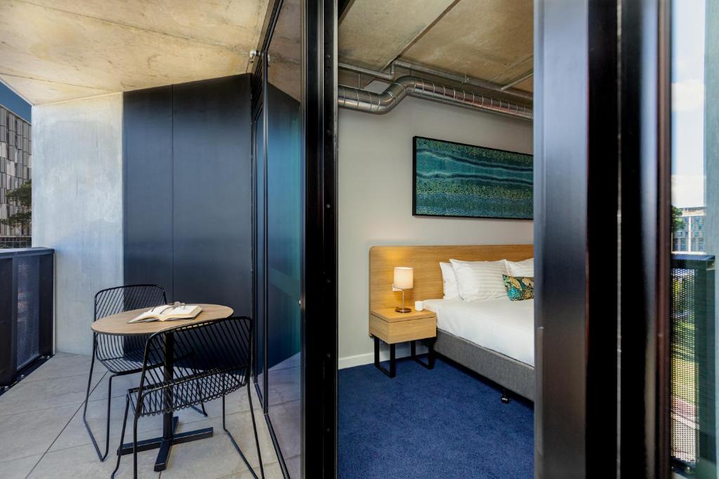 Postel nebo postele na pokoji v ubytování Nesuto Curtin Perth Hotel